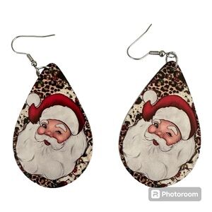 NWT-🎄Santa Christmas Faux Leather Teardrop Earrings 🎅